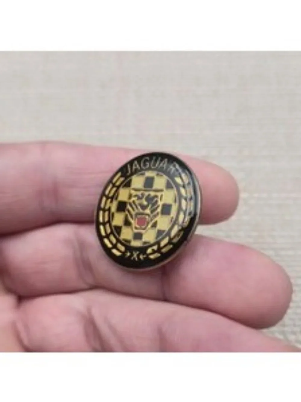 Vintage Jaguar Car Logo Checked Pattern Laurel Wreath Lapel Pin A8343